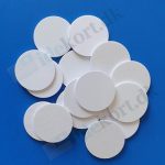 NTAG215 NFC – RFID tag “Knap Kort”, Rund PVC ø30 mm, Selvklæbende, Hvid, 3M lim